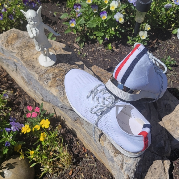 URBAN SPORTS by J SLIDES ♡ White Canvas Red|White|Blue w/Chrome Lace Sneakers 9M - Picture 2 of 16